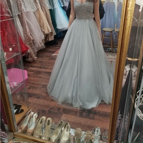 Prom dress (NEVER USED, 2020) - Picture 5 of 6